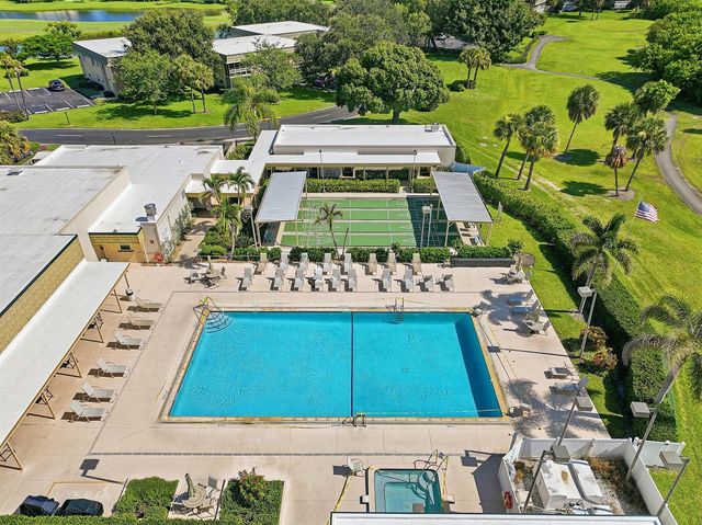 4 Vista Gardens Trail Unit 207, Vero Beach, FL 32962