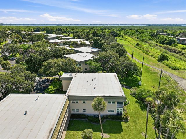 4 Vista Gardens Trail Unit 207, Vero Beach, FL 32962