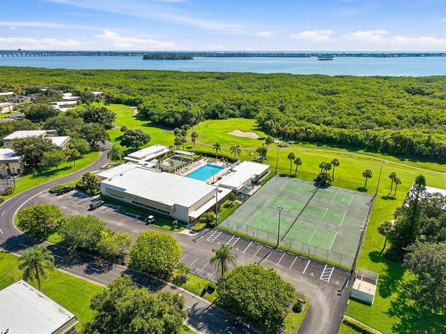 4 Vista Gardens Trail Unit 207, Vero Beach, FL 32962