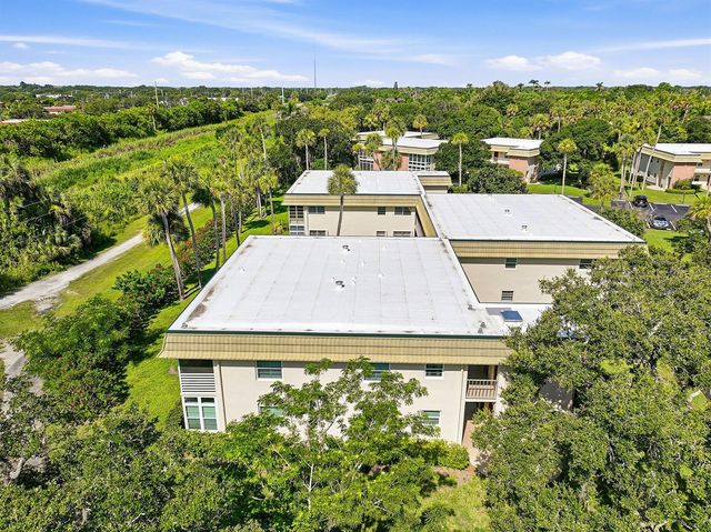 4 Vista Gardens Trail Unit 207, Vero Beach, FL 32962