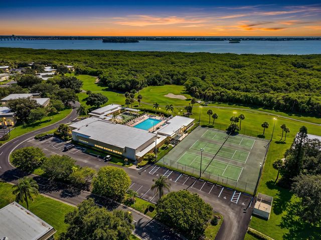 4 Vista Gardens Trail Unit 207, Vero Beach, FL 32962