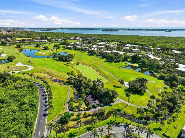 4 Vista Gardens Trail Unit 207, Vero Beach, FL 32962