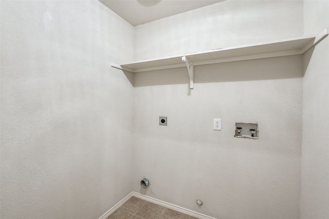 1313 Illinois Avenue, Lancaster, TX 75134