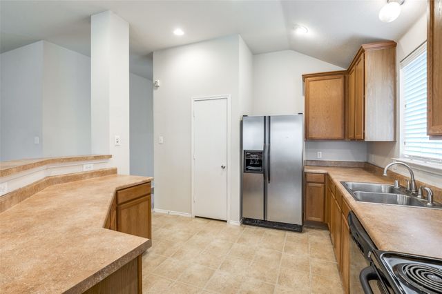 1313 Illinois Avenue, Lancaster, TX 75134