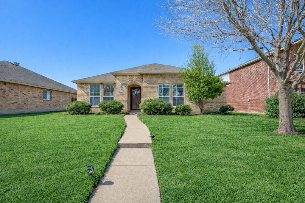 1313 Illinois Avenue, Lancaster, TX 75134