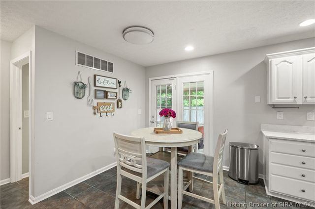 6803 Twin Springs Drive, Sellersburg, IN 47172