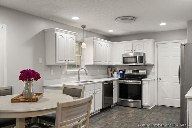 6803 Twin Springs Drive, Sellersburg, IN 47172