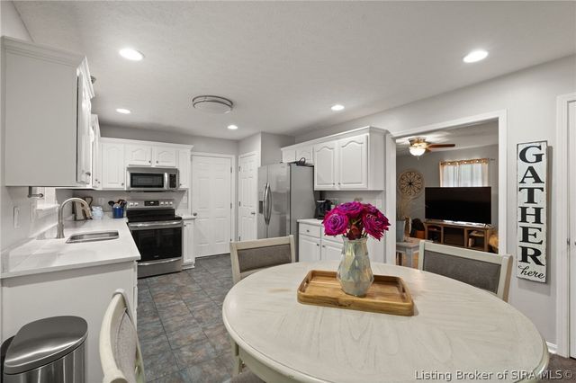 6803 Twin Springs Drive, Sellersburg, IN 47172