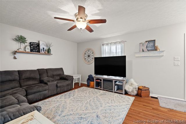 6803 Twin Springs Drive, Sellersburg, IN 47172