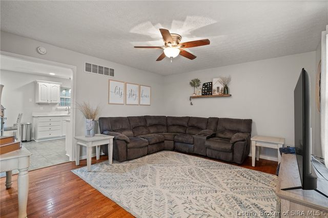 6803 Twin Springs Drive, Sellersburg, IN 47172