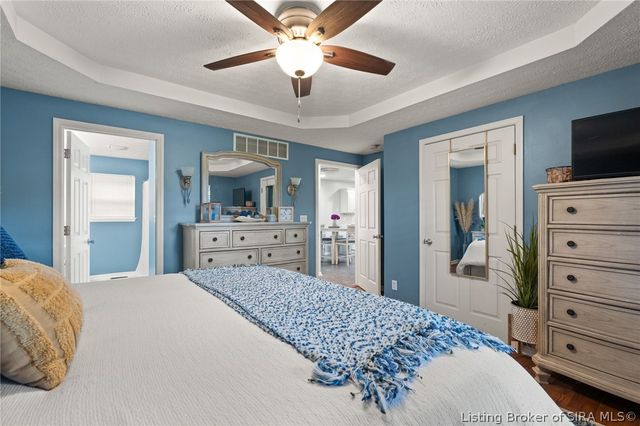 6803 Twin Springs Drive, Sellersburg, IN 47172