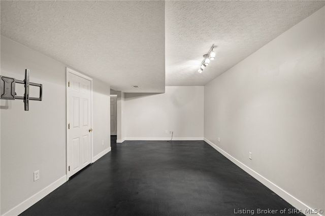 6803 Twin Springs Drive, Sellersburg, IN 47172