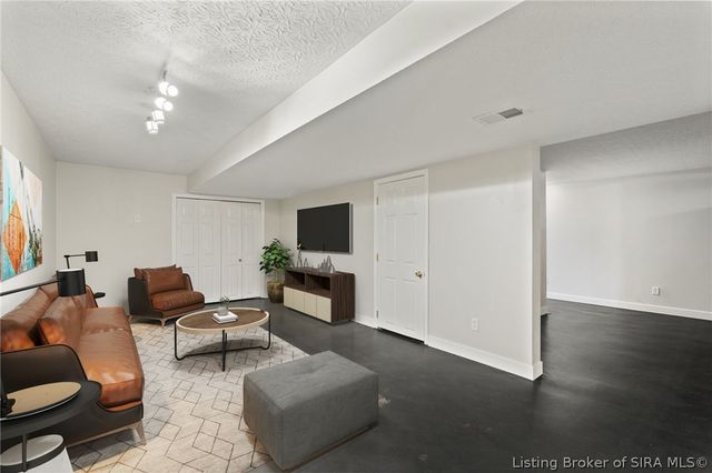 6803 Twin Springs Drive, Sellersburg, IN 47172