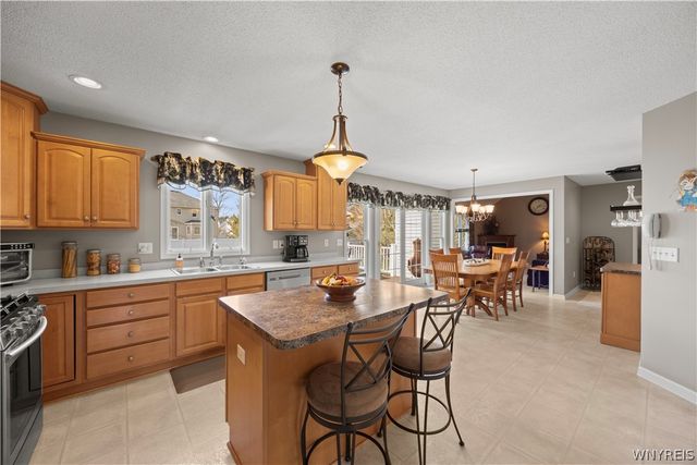 16 Buckingham Court, Lancaster, NY 14086