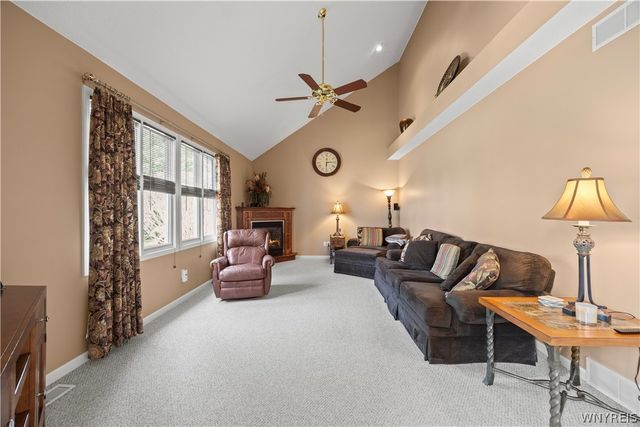 16 Buckingham Court, Lancaster, NY 14086