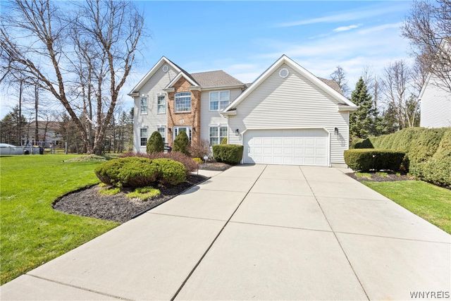 16 Buckingham Court, Lancaster, NY 14086