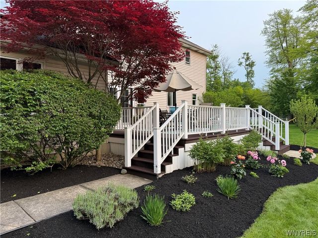 16 Buckingham Court, Lancaster, NY 14086