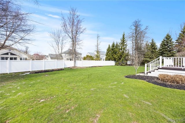 16 Buckingham Court, Lancaster, NY 14086