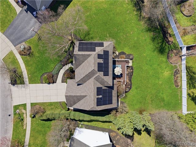 16 Buckingham Court, Lancaster, NY 14086