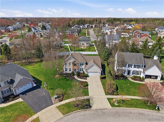 16 Buckingham Court, Lancaster, NY 14086