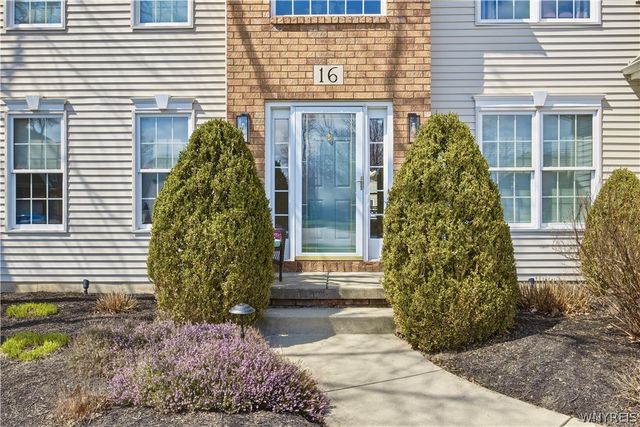 16 Buckingham Court, Lancaster, NY 14086