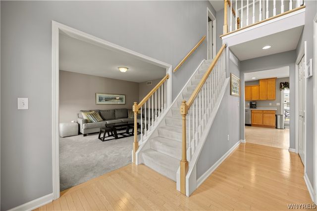 16 Buckingham Court, Lancaster, NY 14086