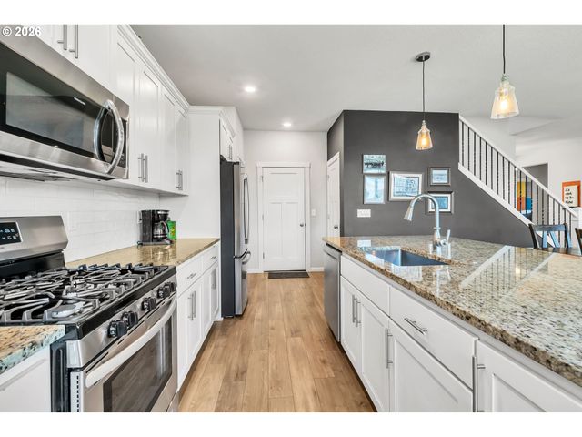 1397 FARMINGTON Dr, Junction City, OR 97448