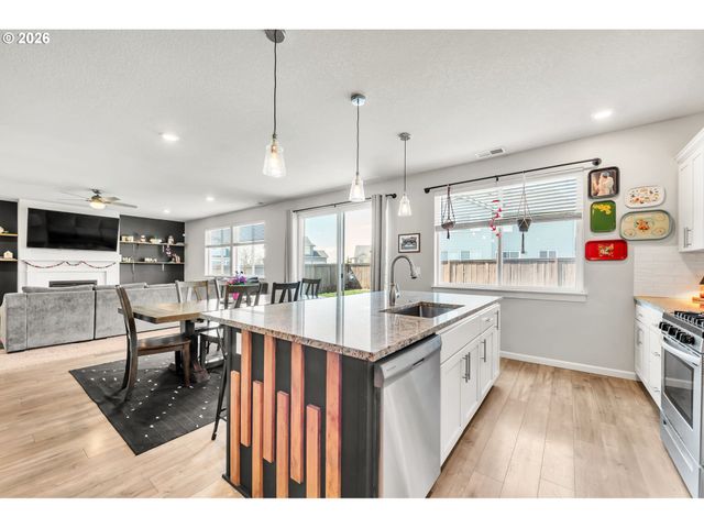 1397 FARMINGTON Dr, Junction City, OR 97448