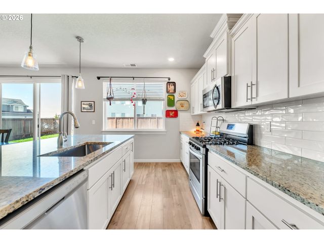 1397 FARMINGTON Dr, Junction City, OR 97448