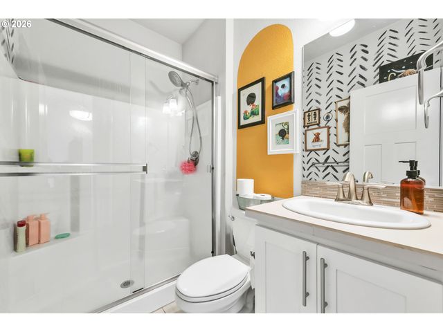 1397 FARMINGTON Dr, Junction City, OR 97448