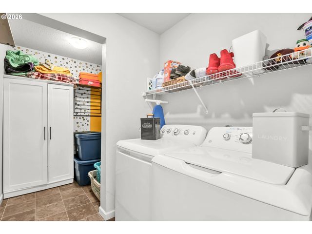 1397 FARMINGTON Dr, Junction City, OR 97448