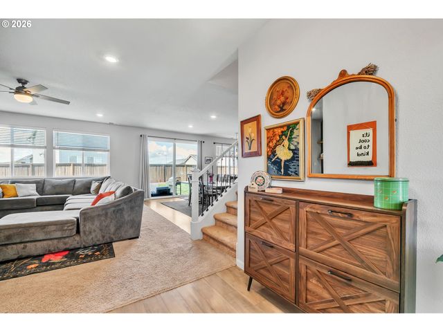1397 FARMINGTON Dr, Junction City, OR 97448