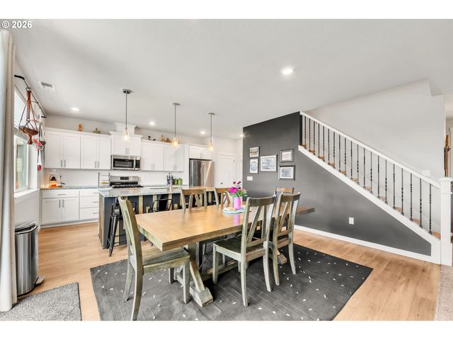 1397 FARMINGTON Dr, Junction City, OR 97448