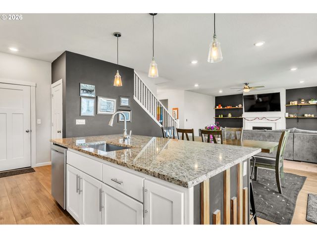 1397 FARMINGTON Dr, Junction City, OR 97448