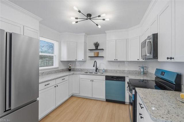 4 Dundee RD, Hampton, VA 23669