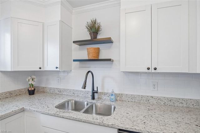 4 Dundee RD, Hampton, VA 23669