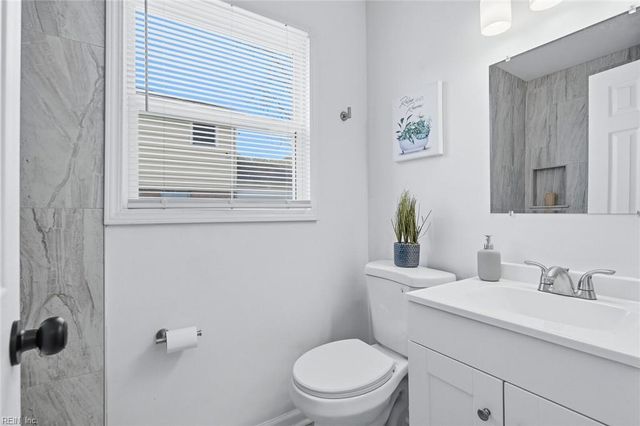 4 Dundee RD, Hampton, VA 23669