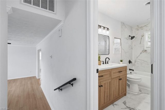 4 Dundee RD, Hampton, VA 23669