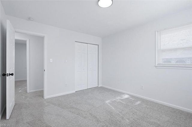 4 Dundee RD, Hampton, VA 23669