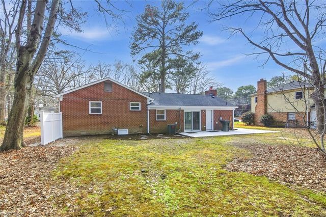 4 Dundee RD, Hampton, VA 23669