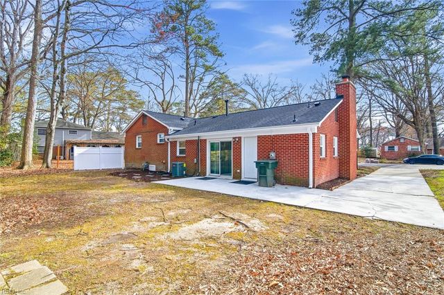 4 Dundee RD, Hampton, VA 23669