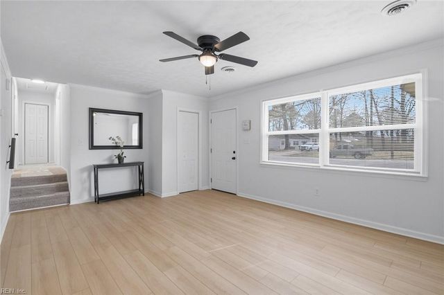 4 Dundee RD, Hampton, VA 23669