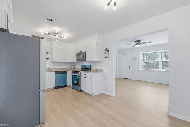 4 Dundee RD, Hampton, VA 23669