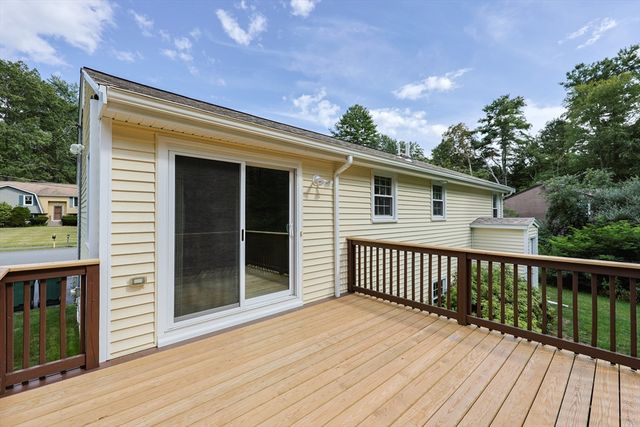 37 Oakleaf Dr, Mansfield, MA 02048