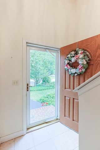 37 Oakleaf Dr, Mansfield, MA 02048