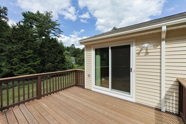 37 Oakleaf Dr, Mansfield, MA 02048