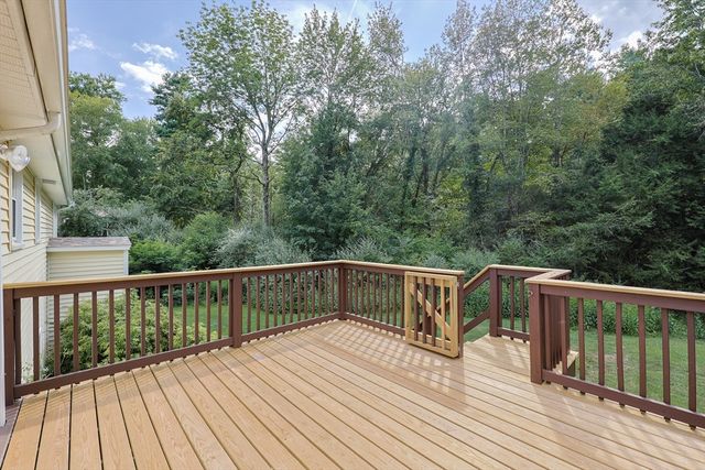 37 Oakleaf Dr, Mansfield, MA 02048