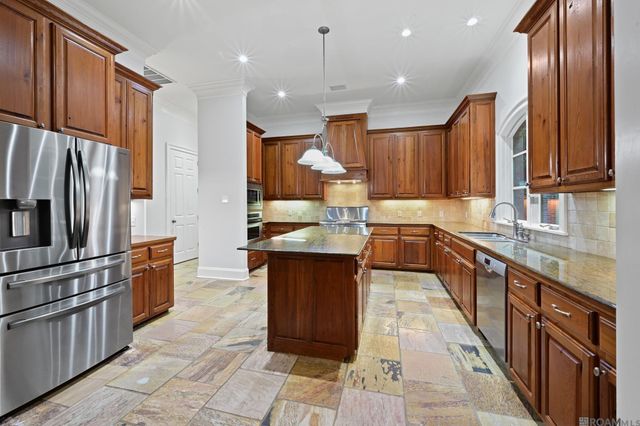 903 Crown Way, Baton Rouge, LA 70806