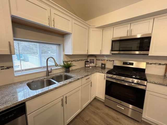 276 N Henry Street, Gary, IN 46403