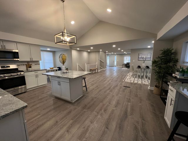 276 N Henry Street, Gary, IN 46403